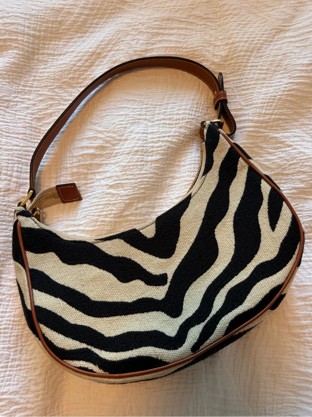Celine 2021 Vintage Canvas Ava Bag - Picture 4 of 10